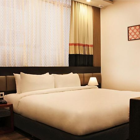 Minla Hotel Bangalore Buitenkant foto