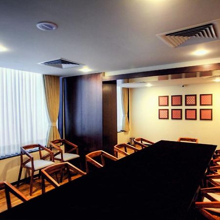 Minla Hotel Bangalore Buitenkant foto