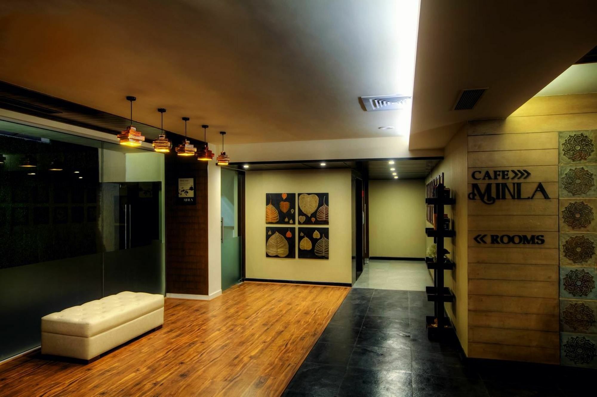 Minla Hotel Bangalore Buitenkant foto