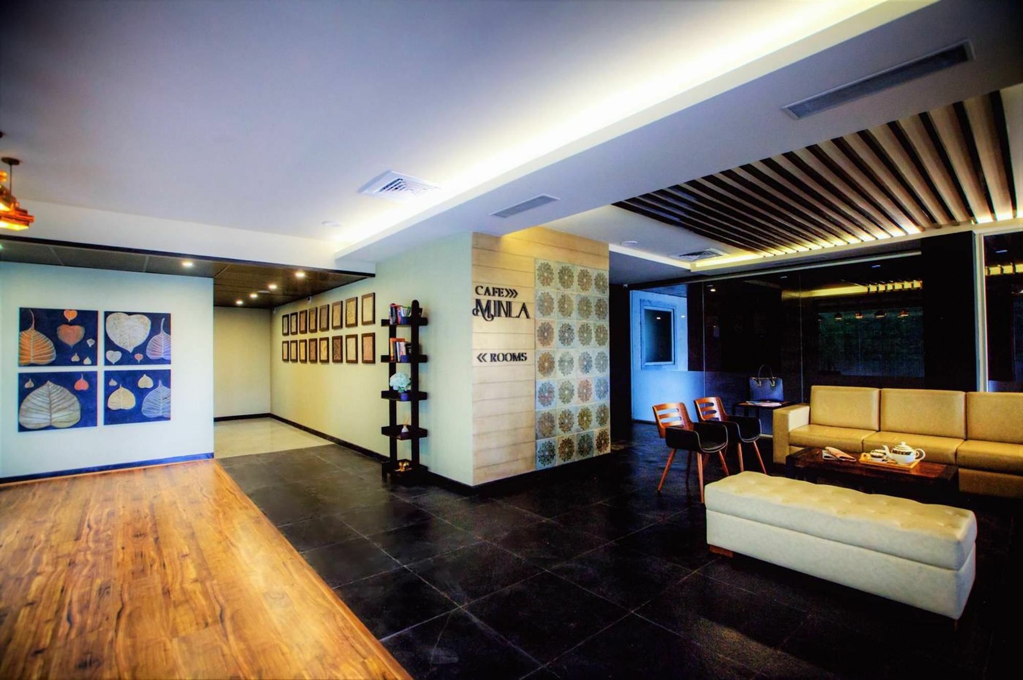 Minla Hotel Bangalore Buitenkant foto