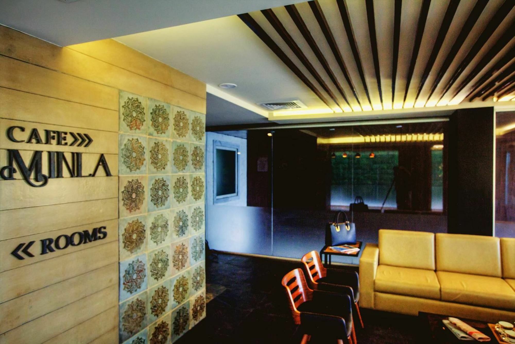 Minla Hotel Bangalore Buitenkant foto