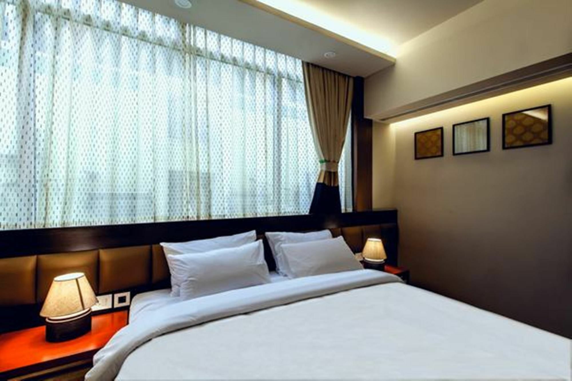 Minla Hotel Bangalore Buitenkant foto
